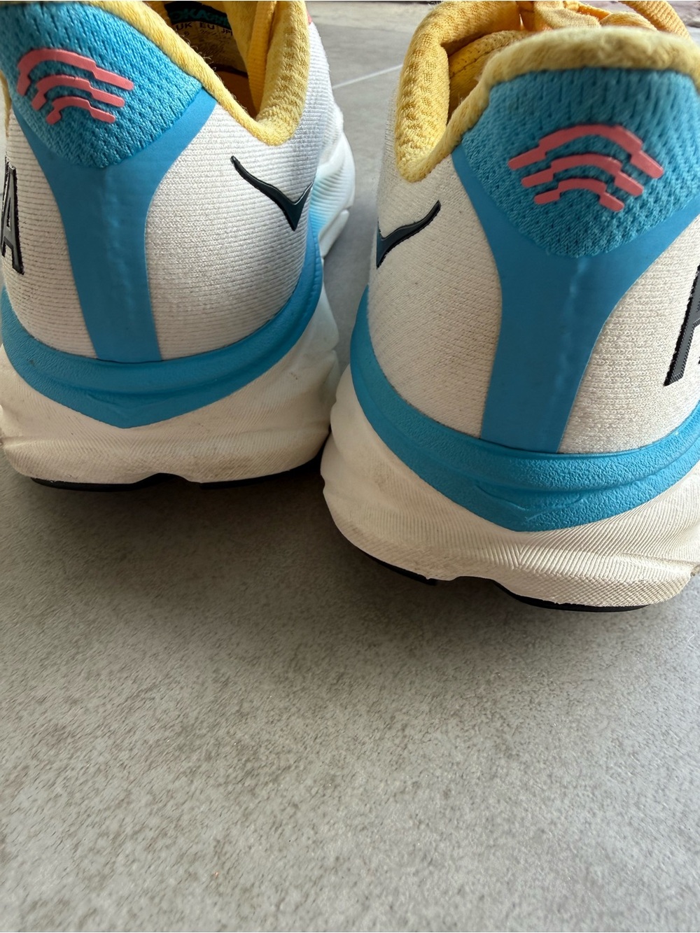 Hoka Clifton 9 Sneakers SZ 7.5 White blue Yellow Logo chunky - Picture 7 of 8